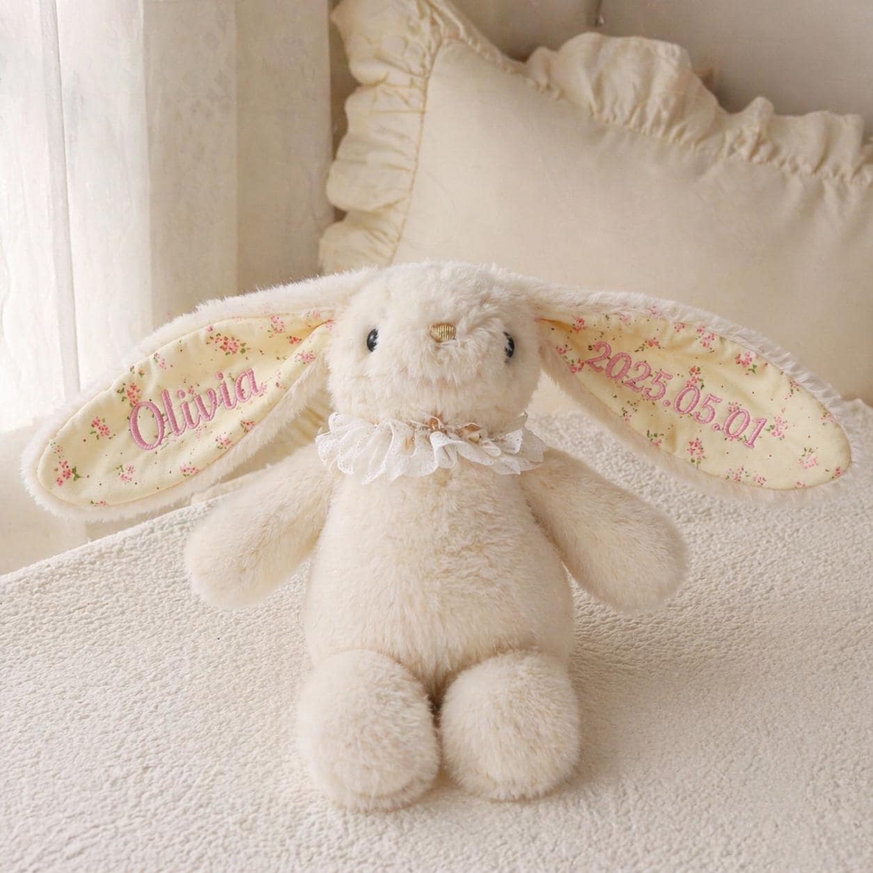 Personalisiertes besticktes Häschen, individuelles Erinnerungsstück mit Namen, Babyparty-Ostergeschenk