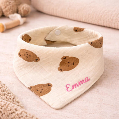 Personalisiertes Baby-Lätzchen aus Baumwollgaze, gestickter Wunschname, Halstuch mit Bärchen-Print