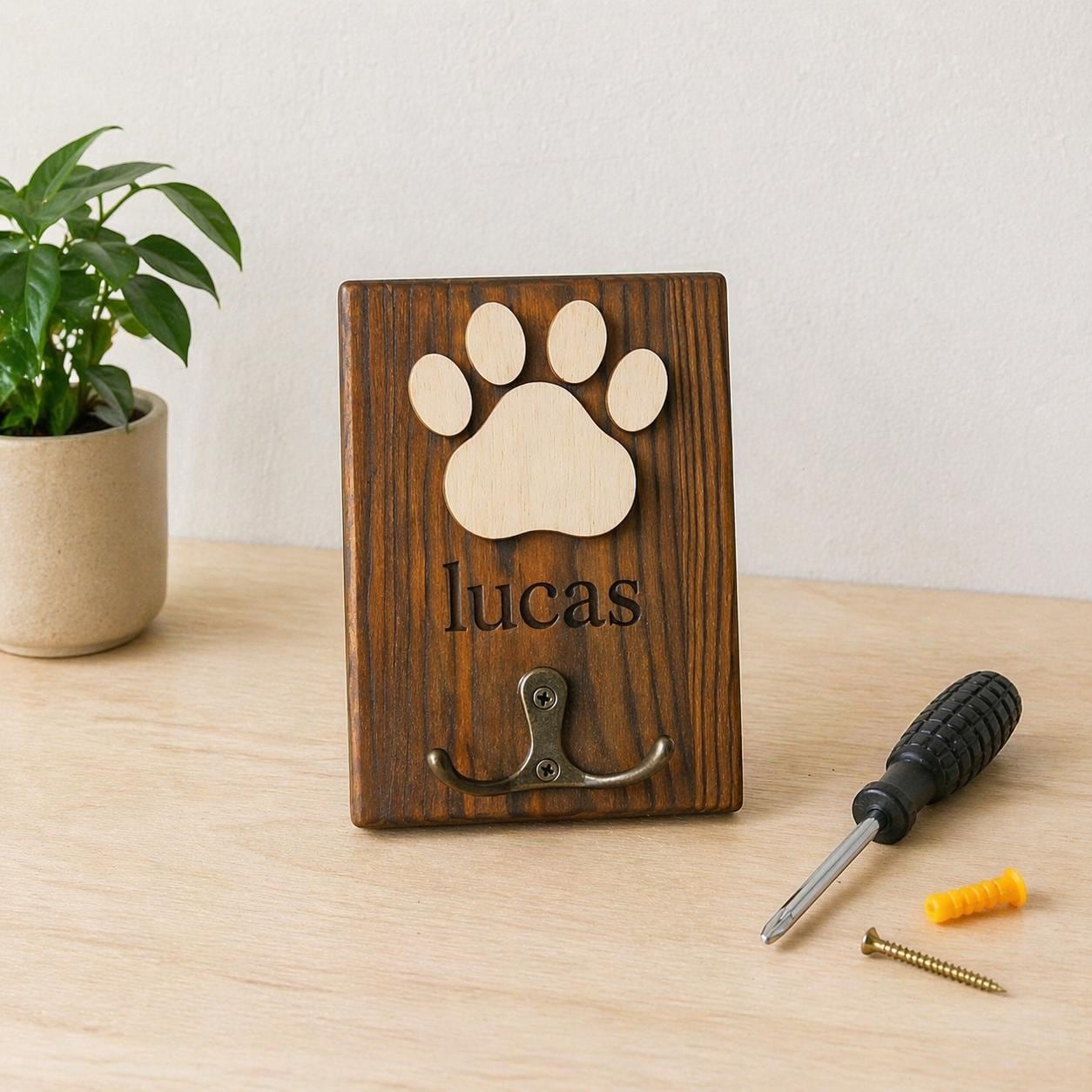 Personalized Paw Print Wooden Wall Hook – Custom Name Key Holder, Rustic Entryway Decor
