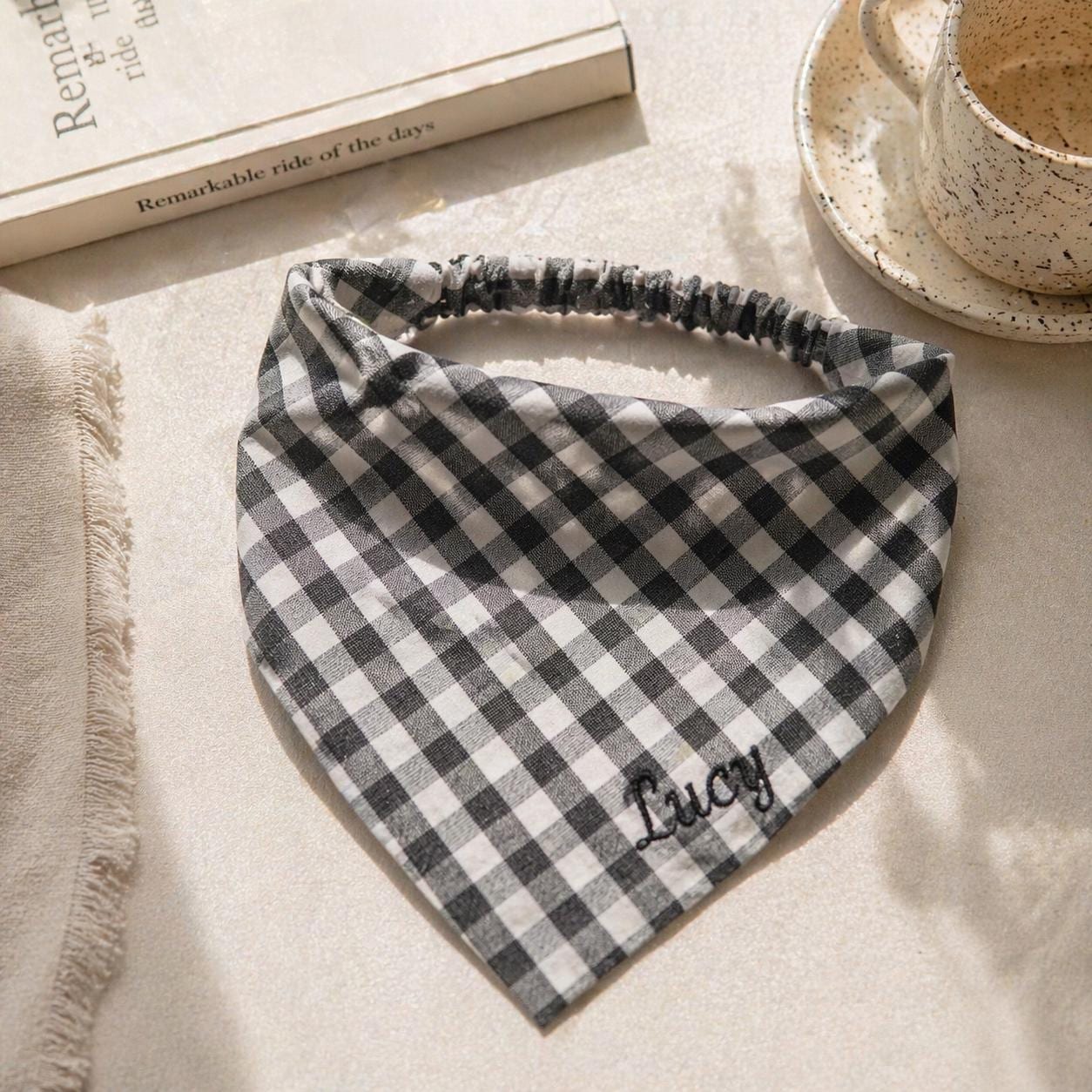 Personalisiertes Haarband aus Vichykaro, Haaraccessoire mit individuellem Namen bestickt, Bandana im Cottagecore-Stil