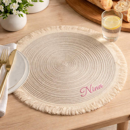 Personalisierte bestickte runde Platzmatte, Boho-Tischdeko mit Baumwollfransen, Hochzeitsgeschenk