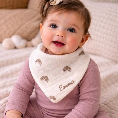 Personalisiertes Baby-Lätzchen aus Baumwollgaze, gestickter Wunschname, Halstuch mit Bärchen-Print