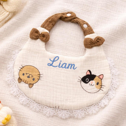 Personalisiertes besticktes Mull-Baby-Lätzchen, weiches Baumwoll-Spucktuch, Neugeborenen-Geschenk