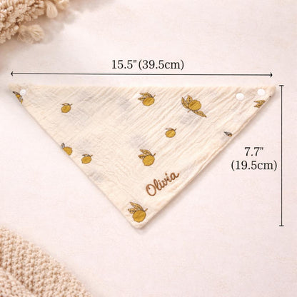 Personalisiertes Baby-Lätzchen aus Baumwollgaze, gestickter Wunschname, Halstuch mit Bärchen-Print