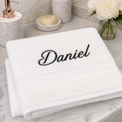 Benutzerdefiniertes besticktes Baumwoll-Badetuch, personalisiertes Badetuch mit Namensmonogramm