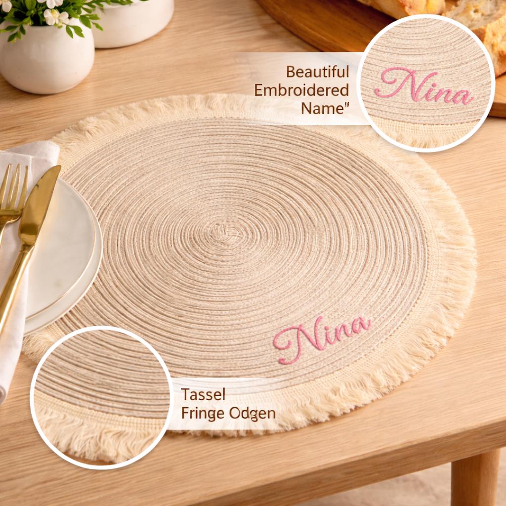Personalisierte bestickte runde Platzmatte, Boho-Tischdeko mit Baumwollfransen, Hochzeitsgeschenk