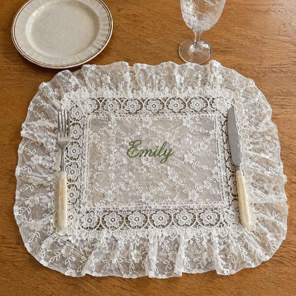 Personalisierte Spitze Platzset, bestickter Name, Vintage Tischdeko, Hochzeitsgeschenk