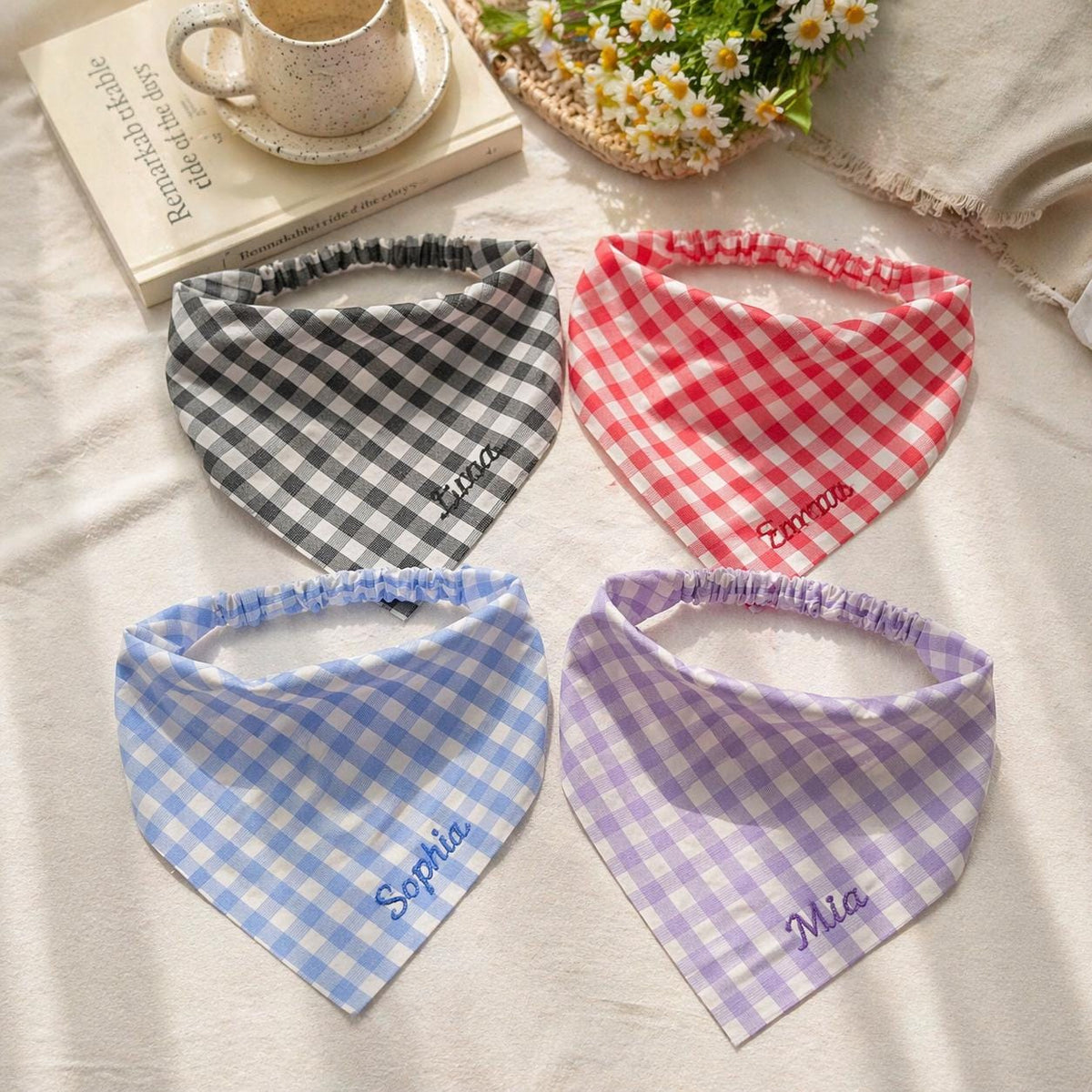 Personalisiertes Haarband aus Vichykaro, Haaraccessoire mit individuellem Namen bestickt, Bandana im Cottagecore-Stil