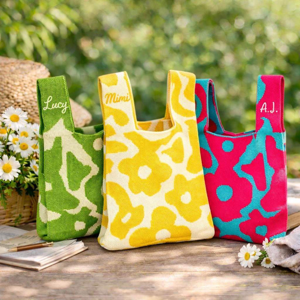 Bestickte Blumen-Stricktasche • Personalisierter Name